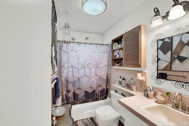 bathroom with tasteful backsplash, toilet, shower / bath combo with shower curtain, a textured ceiling, and vanity