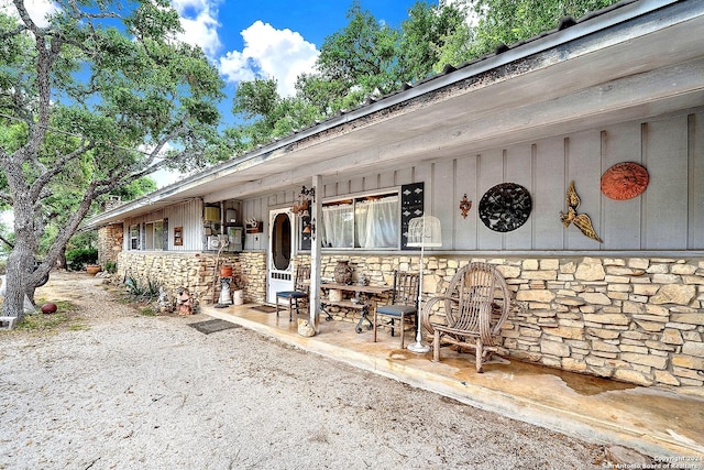 view of front facade with stone siding