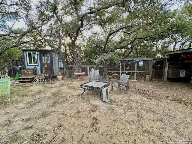 view of yard featuring exterior structure and an outbuilding