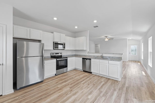 kitchen with light hardwood / wood-style flooring, stainless steel appliances, white cabinetry, kitchen peninsula, and ceiling fan