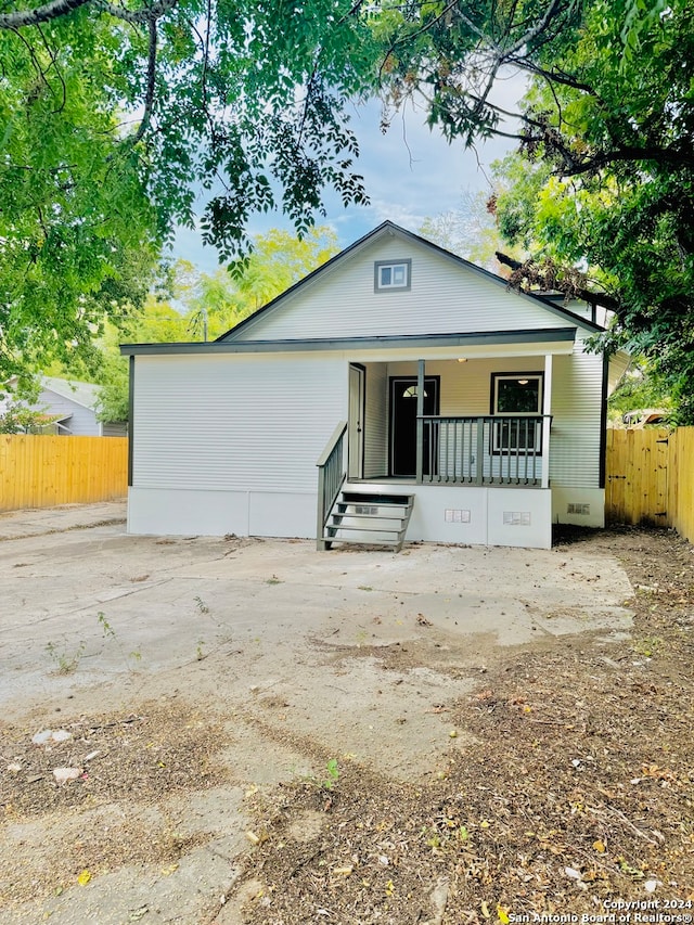 view of front of home featuring a porch