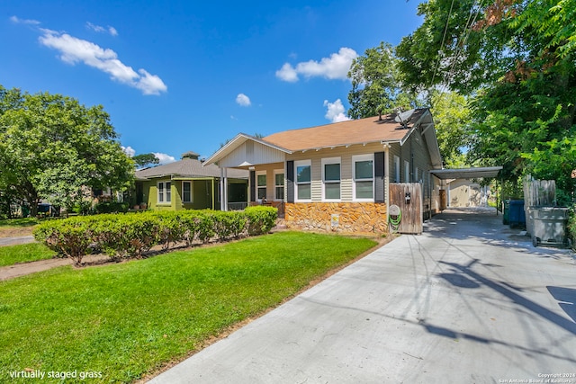 view of front of house with a front yard