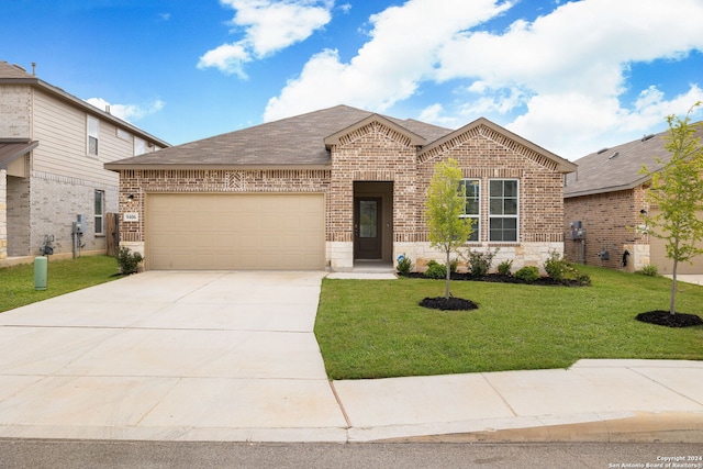 view of front of home featuring a front yard and a garage