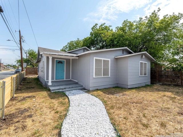 view of front of property with a front yard