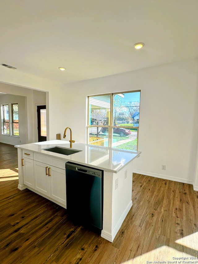 kitchen with dishwasher, a wealth of natural light, dark hardwood / wood-style flooring, and a kitchen island with sink