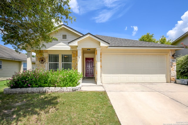 view of front facade featuring a garage and a front yard