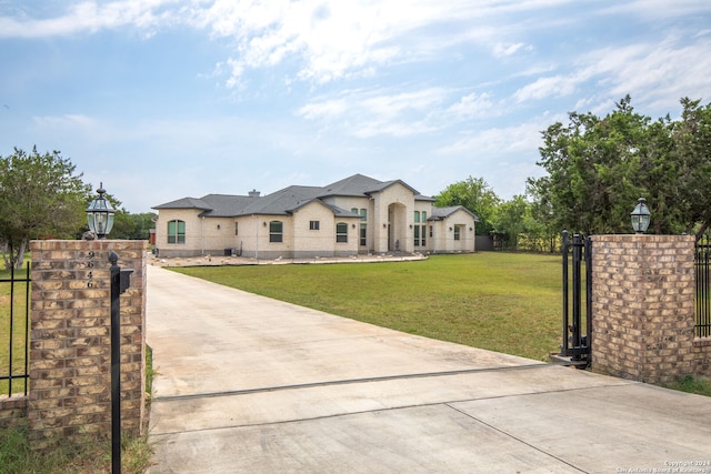 view of front of house with a front yard