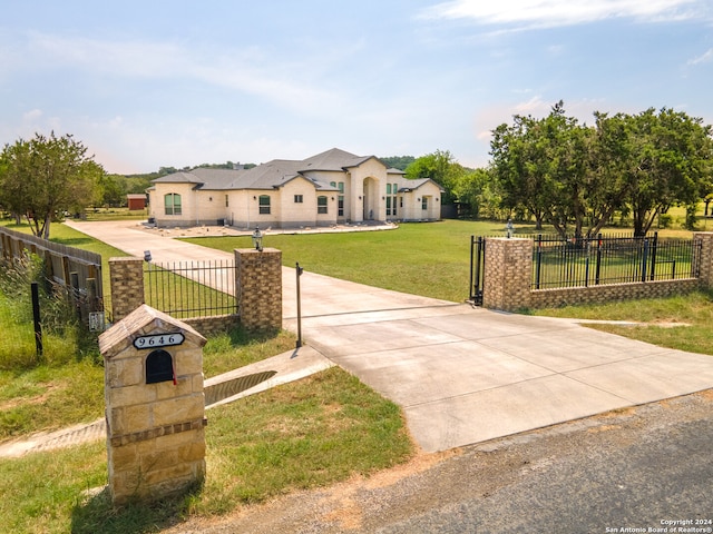 exterior space featuring a front yard