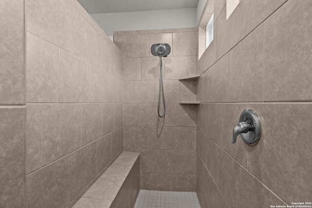 bathroom featuring tiled shower