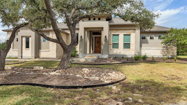 view of front of home featuring a front lawn