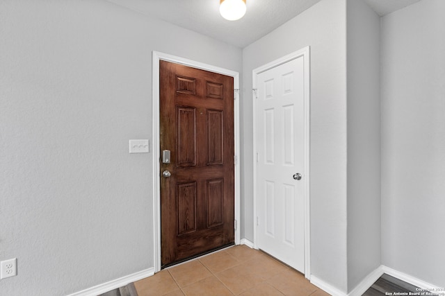 entrance foyer featuring light tile patterned flooring