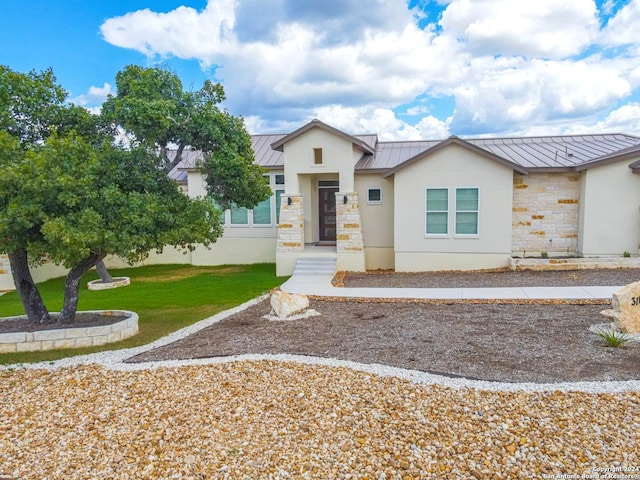 view of front of property with a front yard