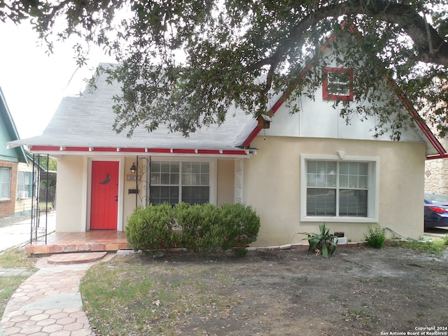 view of front facade with covered porch