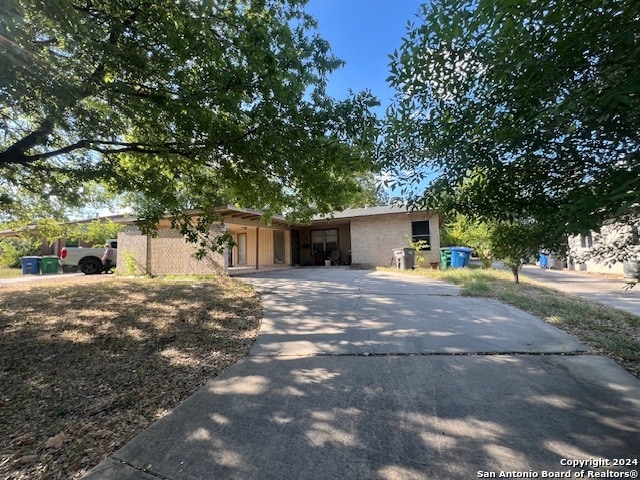 view of front of property