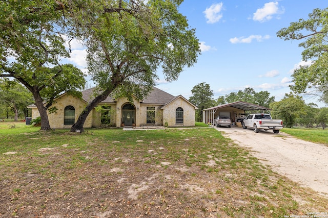 view of front facade featuring a front yard and a carport