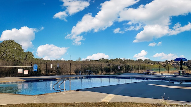 view of swimming pool