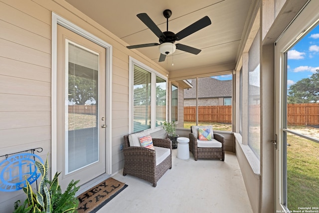 sunroom featuring ceiling fan