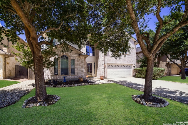 view of front of home featuring a front lawn and a garage