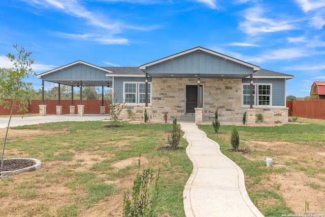 view of front of house featuring a front yard