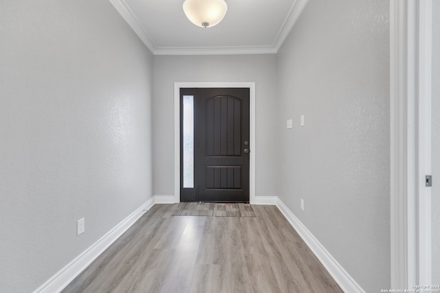 foyer entrance featuring light wood-type flooring and crown molding