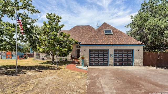 view of front of house featuring a front yard