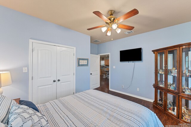 bedroom featuring a closet, ceiling fan, and dark hardwood / wood-style floors