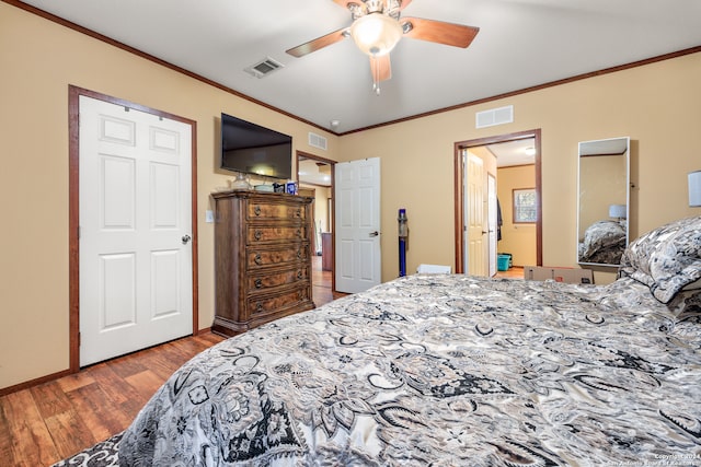 bedroom featuring ornamental molding, hardwood / wood-style floors, and ceiling fan