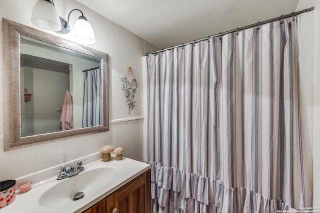 bathroom with vanity and tasteful backsplash