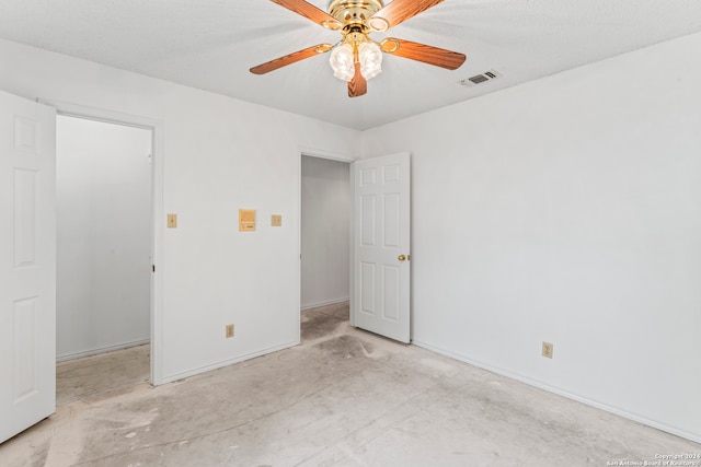 empty room featuring ceiling fan