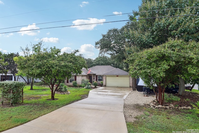 view of front of house featuring a front lawn and a garage