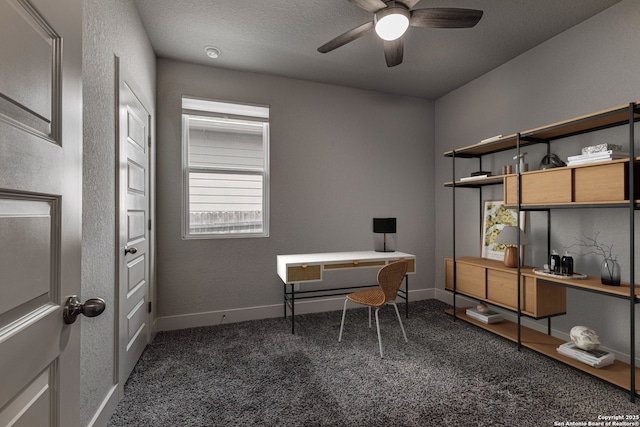 carpeted home office with ceiling fan, a textured ceiling, and baseboards