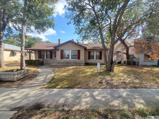 ranch-style home with a front yard