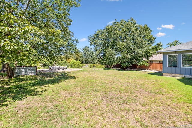 view of yard featuring a patio