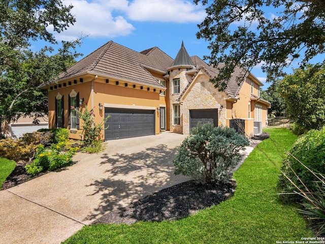 view of front of house with a front yard