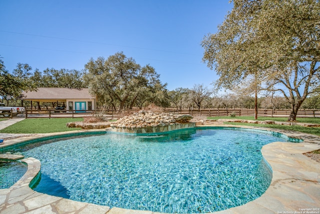 view of swimming pool