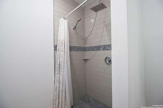 bathroom featuring a shower with curtain