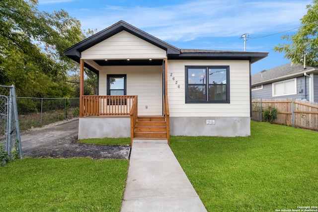 bungalow-style house featuring a front lawn