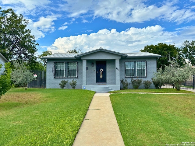 view of front of home with a front lawn