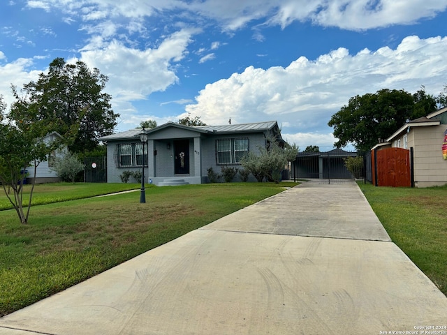 view of front facade with a front yard