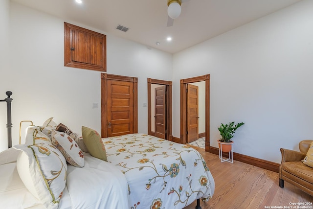 bedroom featuring recessed lighting, a ceiling fan, baseboards, visible vents, and light wood-style floors