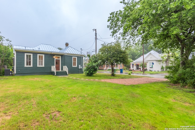 view of yard with central AC