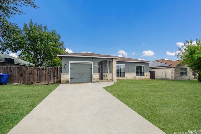 view of front of property featuring a front yard and a garage