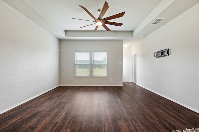 unfurnished room with dark wood-type flooring and ceiling fan