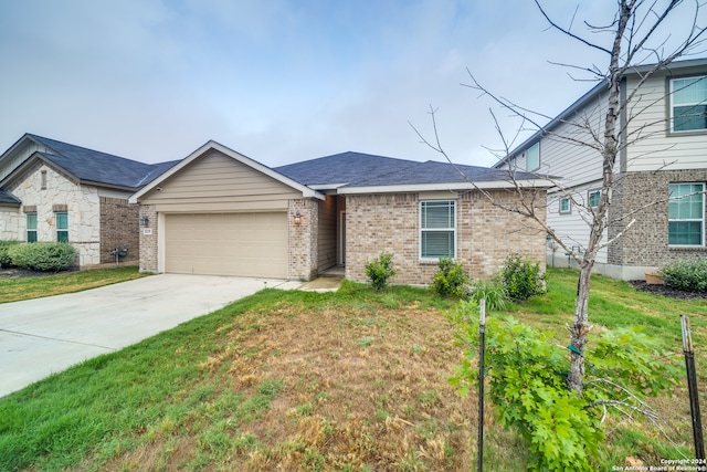 view of front of home featuring a garage and a front yard