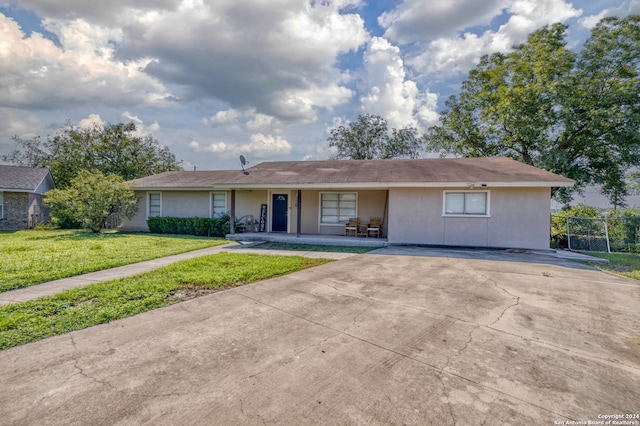 ranch-style home with a front lawn