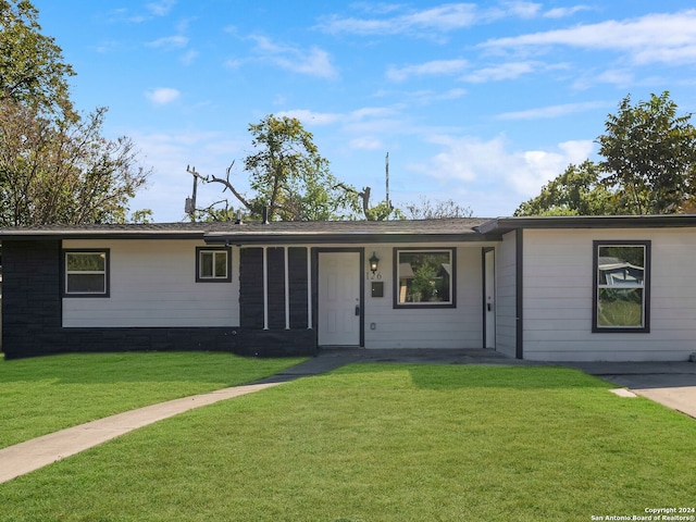 ranch-style house with a front yard