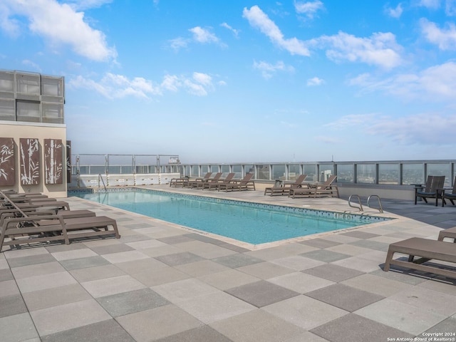 view of swimming pool featuring a patio