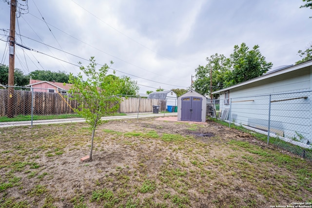 view of yard with a storage shed