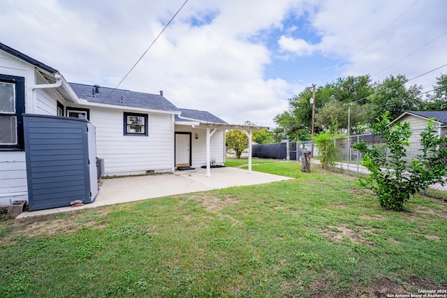 view of yard with a patio area