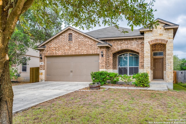 view of front of house featuring a garage and a front yard